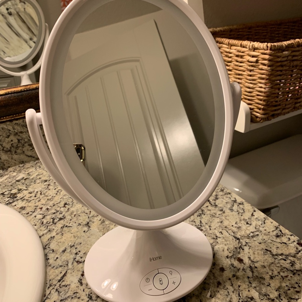 Ihome light up mirror with speaker